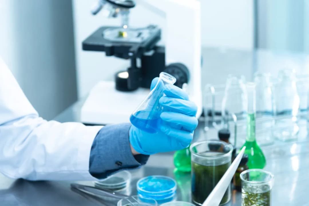 Jak założyć laboratorium mikrobiologiczne: kluczowe wymagania i porady