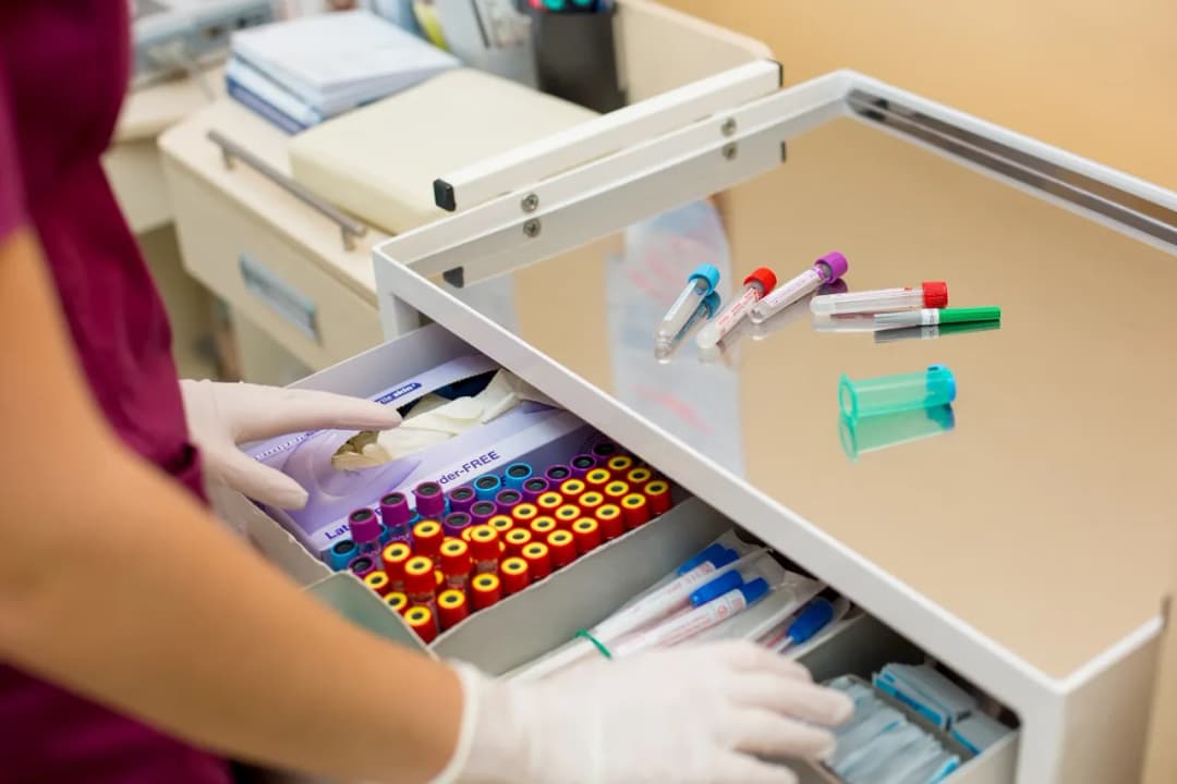 Czy laboratorium jest czynne? Sprawdź godziny otwarcia i uniknij problemów