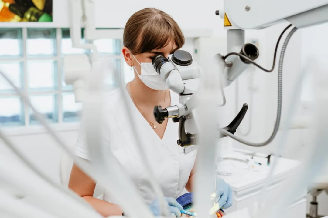 Ile kosztuje plomba światłoutwardzalna na nfz? Sprawdź, kto może skorzystać