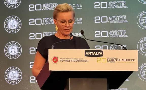 Ile zarabia się w laboratorium kryminalistycznym? Zaskakujące fakty o wynagrodzeniach