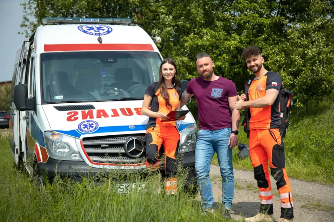Ile zarabia ratownik medyczny w karetce? Fakty, które zaskakują