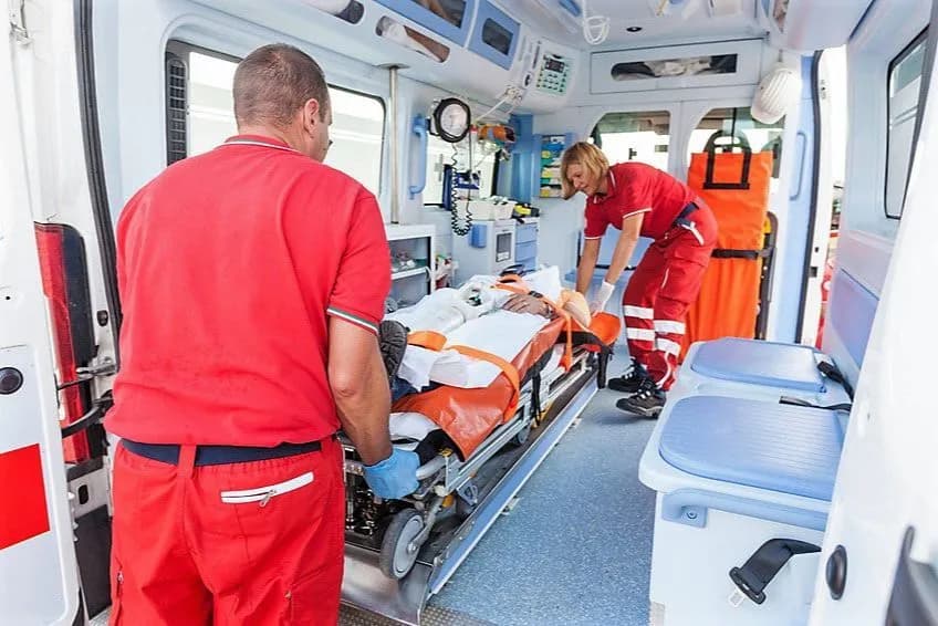 Ile lat trwają studia na ratownika medycznego? Sprawdź wymagania