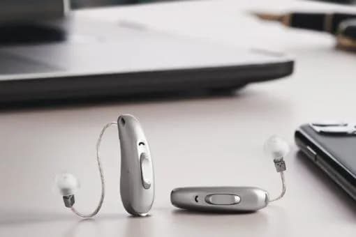 Ile kosztuje aparat słuchowy na nfz? Sprawdź, ile zapłacisz naprawdę