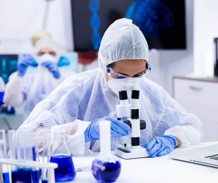 Jak powinno wyglądać laboratorium chemiczne, aby zapewnić bezpieczeństwo?