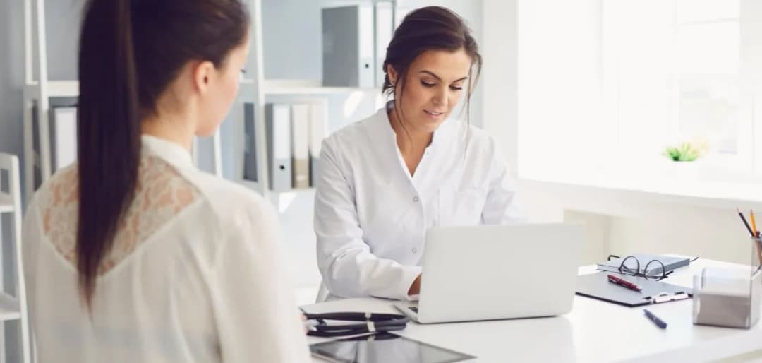 Czy lekarz NFZ widzi wizyty prywatne? Sprawdź, co musisz wiedzieć