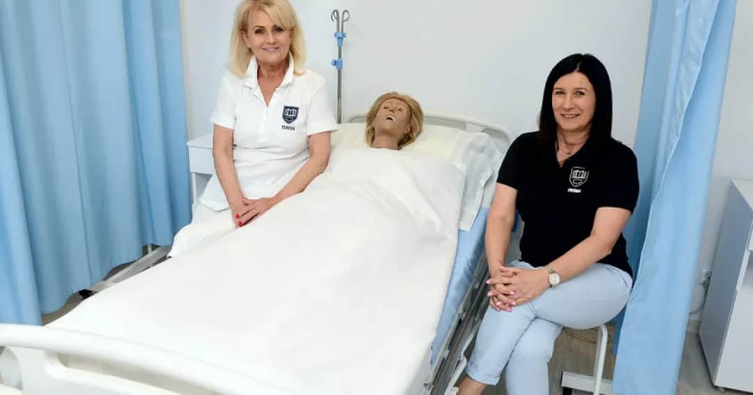 Czy opiekun medyczny może podawać leki? Odkryj ważne ograniczenia